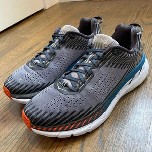 Hoka Clifton 5 in Frost Gray/Ebony Shoes Mens Size 9